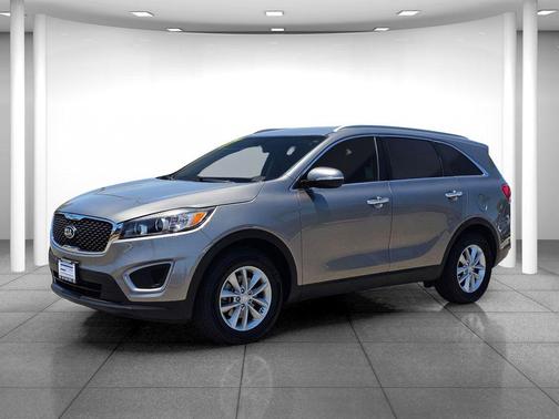 Titanium Silver 2017 Kia Sorento LX