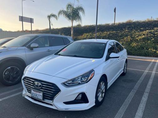 Quartz White Pearl 2018 Hyundai SONATA SE
