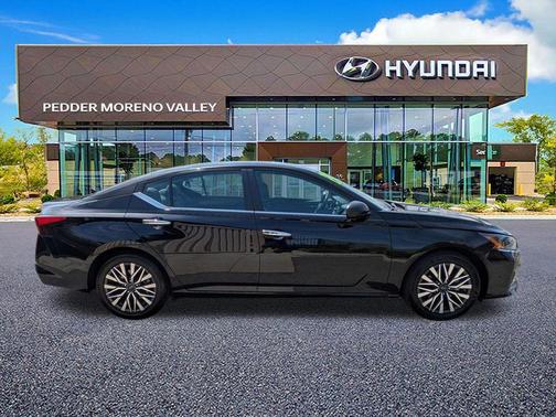 Super Black 2025 Nissan Altima 2.5 SV