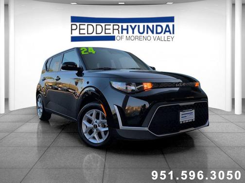 Fusion Black 2024 Kia Soul LX