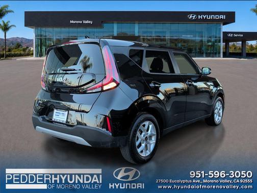 Fusion Black 2024 Kia Soul LX