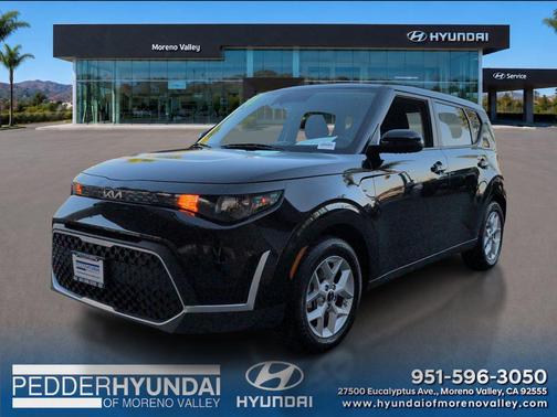 Fusion Black 2024 Kia Soul LX