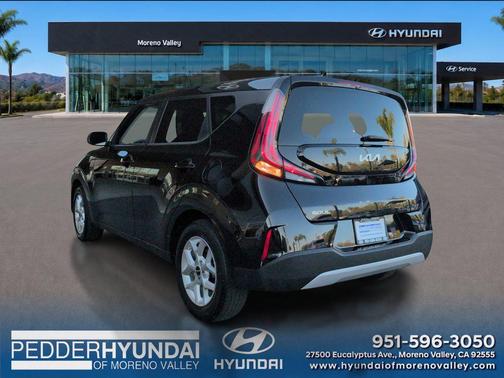 Fusion Black 2024 Kia Soul LX