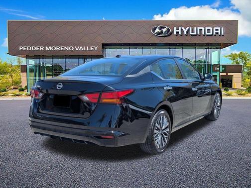 Super Black 2025 Nissan Altima 2.5 SV