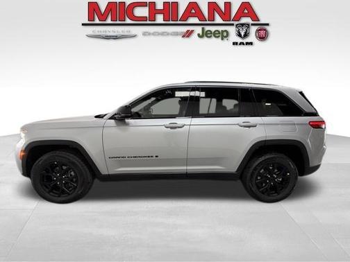 Silver Zynith 2026 Jeep Grand Cherokee Laredo