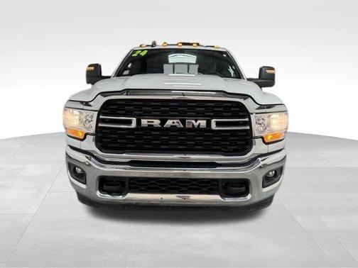 Bright White Clearcoat 2024 RAM 3500 Big Horn