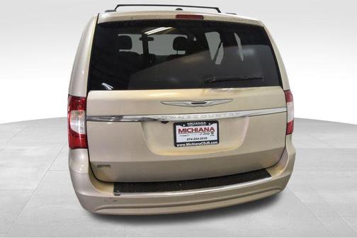2016 Chrysler Town & Country Touring