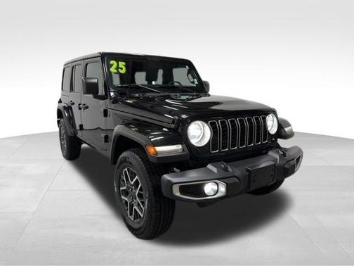 Black Clearcoat 2025 Jeep Wrangler Sahara