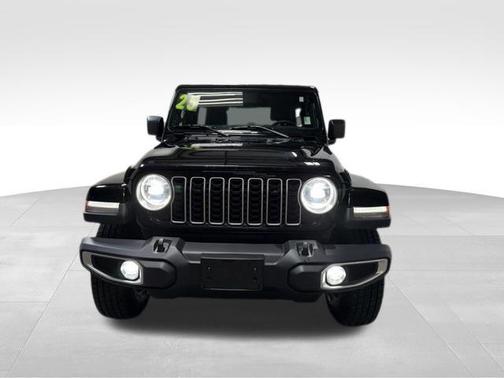 Black Clearcoat 2025 Jeep Wrangler Sahara