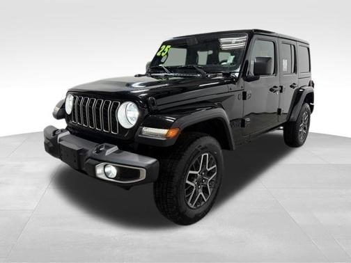 Black Clearcoat 2025 Jeep Wrangler Sahara
