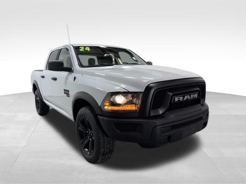 Bright White Clearcoat 2024 RAM 1500 Classic SLT