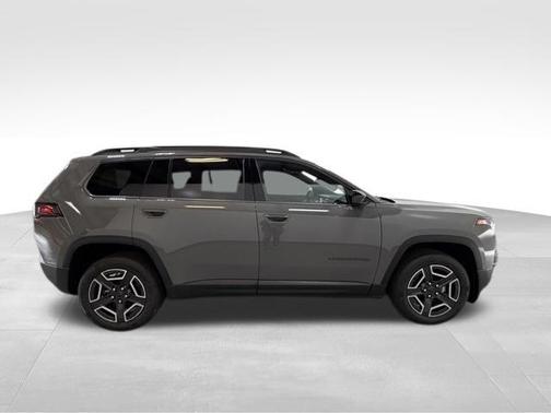Sting Gray Clearcoat 2026 Jeep Cherokee LAREDO/LIMITED