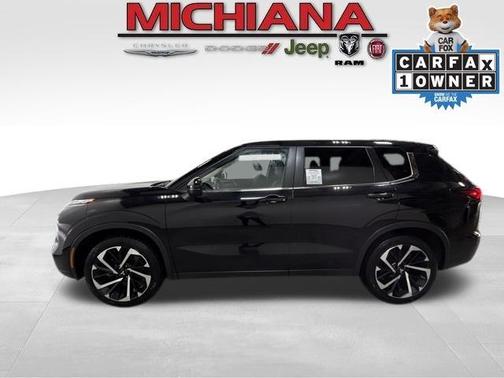 Labrador Black Pearl 2024 Mitsubishi Outlander SE