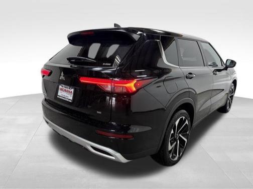 Labrador Black Pearl 2024 Mitsubishi Outlander SE