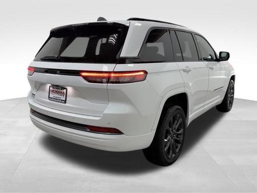Bright White Clearcoat 2026 Jeep Grand Cherokee Limited