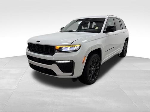 Bright White Clearcoat 2026 Jeep Grand Cherokee Limited