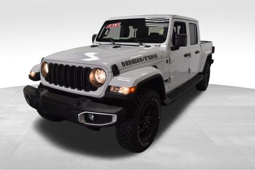 Bright White Clearcoat 2025 Jeep Gladiator Sport