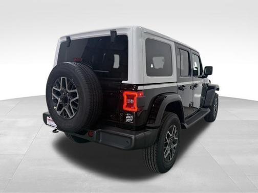 Black Clearcoat 2026 Jeep Wrangler Sahara