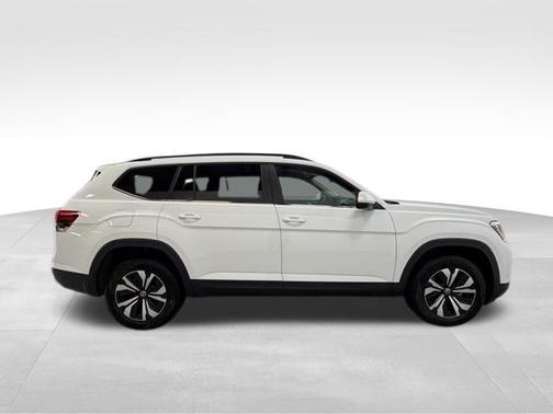 Pure White 2024 Volkswagen Atlas 2.0T SE