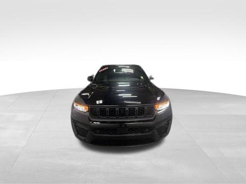 Gloss Black 2027 Jeep Grand Cherokee L Limited
