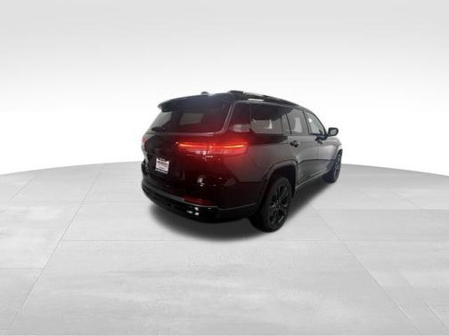 Gloss Black 2027 Jeep Grand Cherokee L Limited