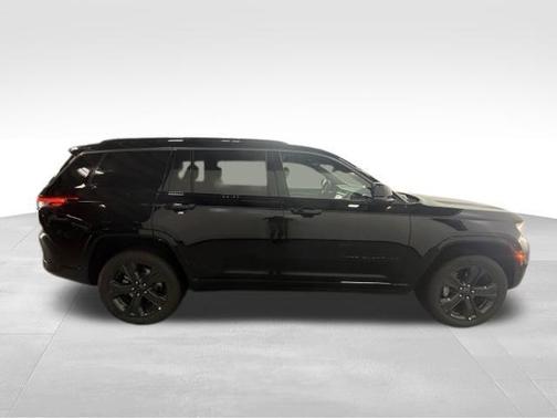 Gloss Black 2027 Jeep Grand Cherokee L Limited