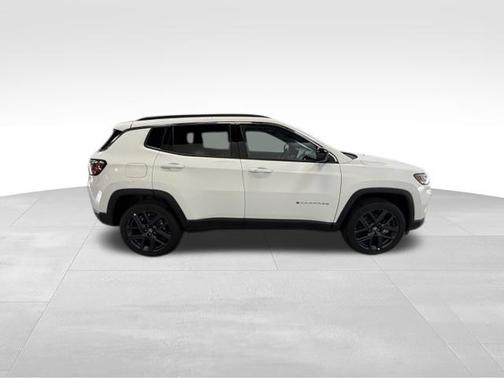 Bright White Clearcoat 2026 Jeep Compass Latitude