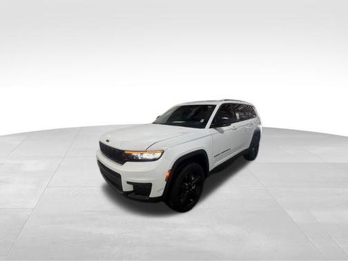 Bright White Clearcoat 2023 Jeep Grand Cherokee L Laredo