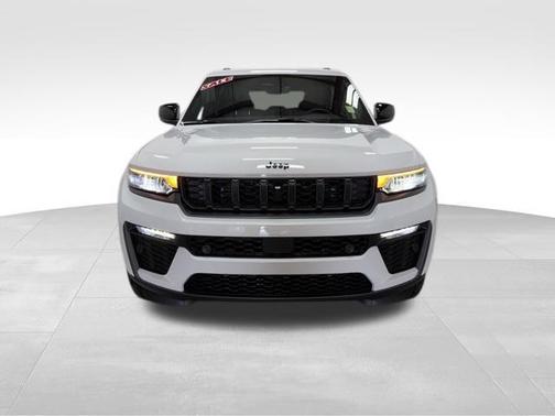 Bright White Clearcoat 2026 Jeep Grand Cherokee Limited