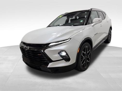 Iridescent Pearl Tricoat 2024 Chevrolet Blazer RS