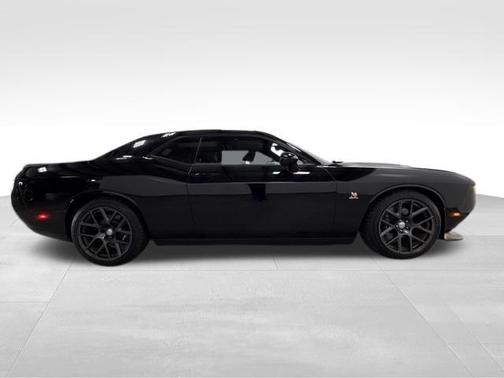 Pitch Black Clearcoat 2016 Dodge Challenger R/T Scat Pack