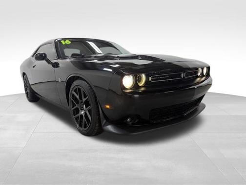 Pitch Black Clearcoat 2016 Dodge Challenger R/T Scat Pack