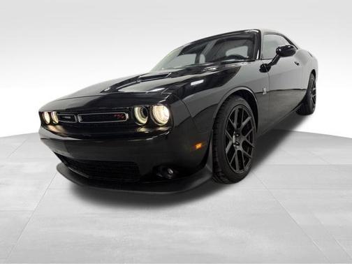 Pitch Black Clearcoat 2016 Dodge Challenger R/T Scat Pack