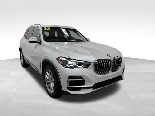 Mineral White Metallic 2022 BMW X5 xDrive40i