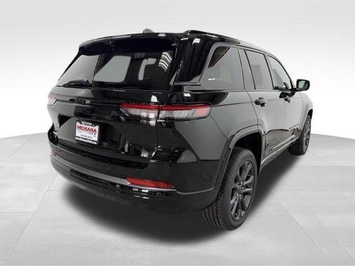 Diamond Black 2026 Jeep Grand Cherokee Limited