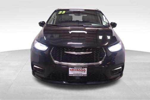 2023 Chrysler Pacifica Touring-L