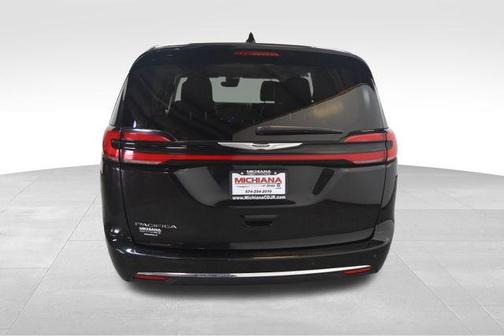 2023 Chrysler Pacifica Touring-L