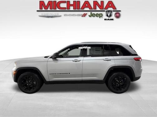 Silver Zynith 2026 Jeep Grand Cherokee Laredo