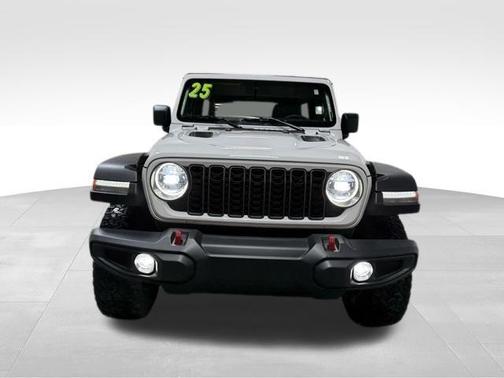 Bright White Clearcoat 2025 Jeep Wrangler Rubicon