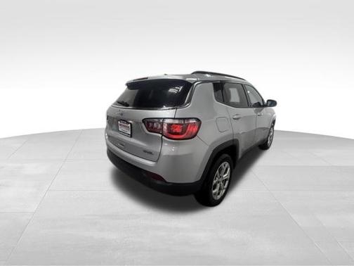 Silver Zynith 2024 Jeep Compass Latitude