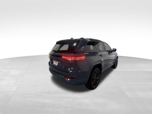 Steel Blue 2027 Jeep Grand Cherokee Limited