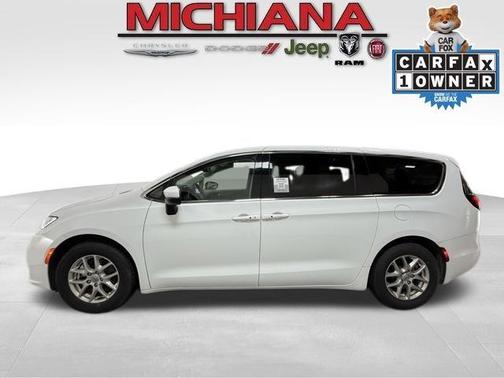 Bright White Clearcoat 2023 Chrysler Pacifica Touring-L