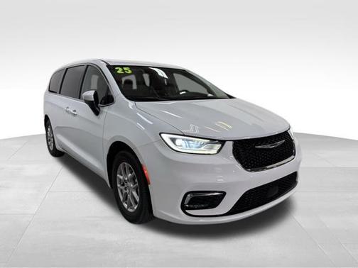 Bright White Clearcoat 2023 Chrysler Pacifica Touring-L