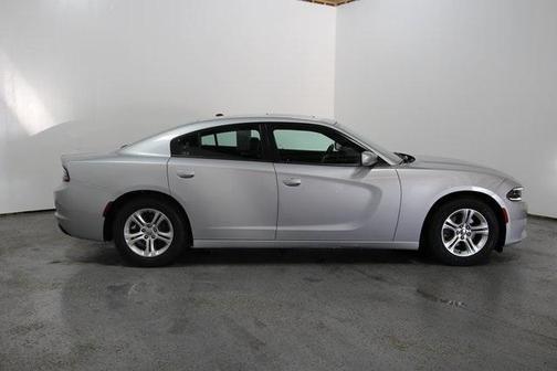 Photo 5 of 25 of 2020 Dodge Charger SXT