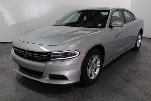 Photo 2 of 25 of 2020 Dodge Charger SXT