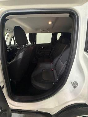 Alpine White Clearcoat 2023 Jeep Renegade Latitude