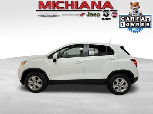 Summit White 2022 Chevrolet Trax LS