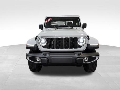 Bright White Clearcoat 2026 Jeep Gladiator Sport