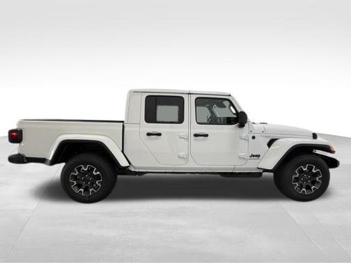 Bright White Clearcoat 2026 Jeep Gladiator Sport