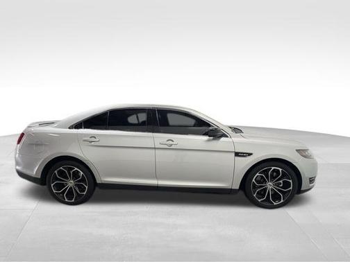 2016 Ford Taurus SHO